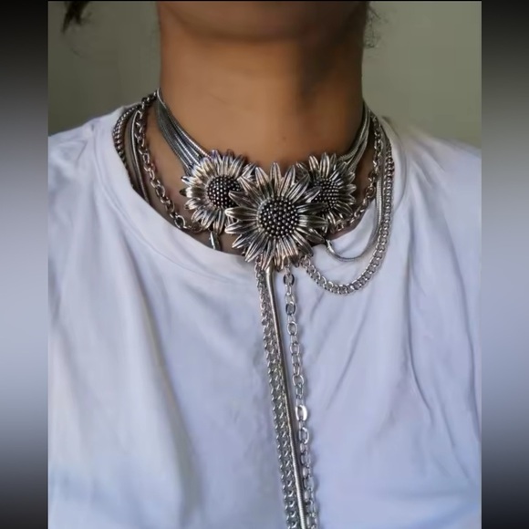 Vintage-Inspired Layered Sunflower Choker Necklace – Statement Piece - Picture 8 of 14
